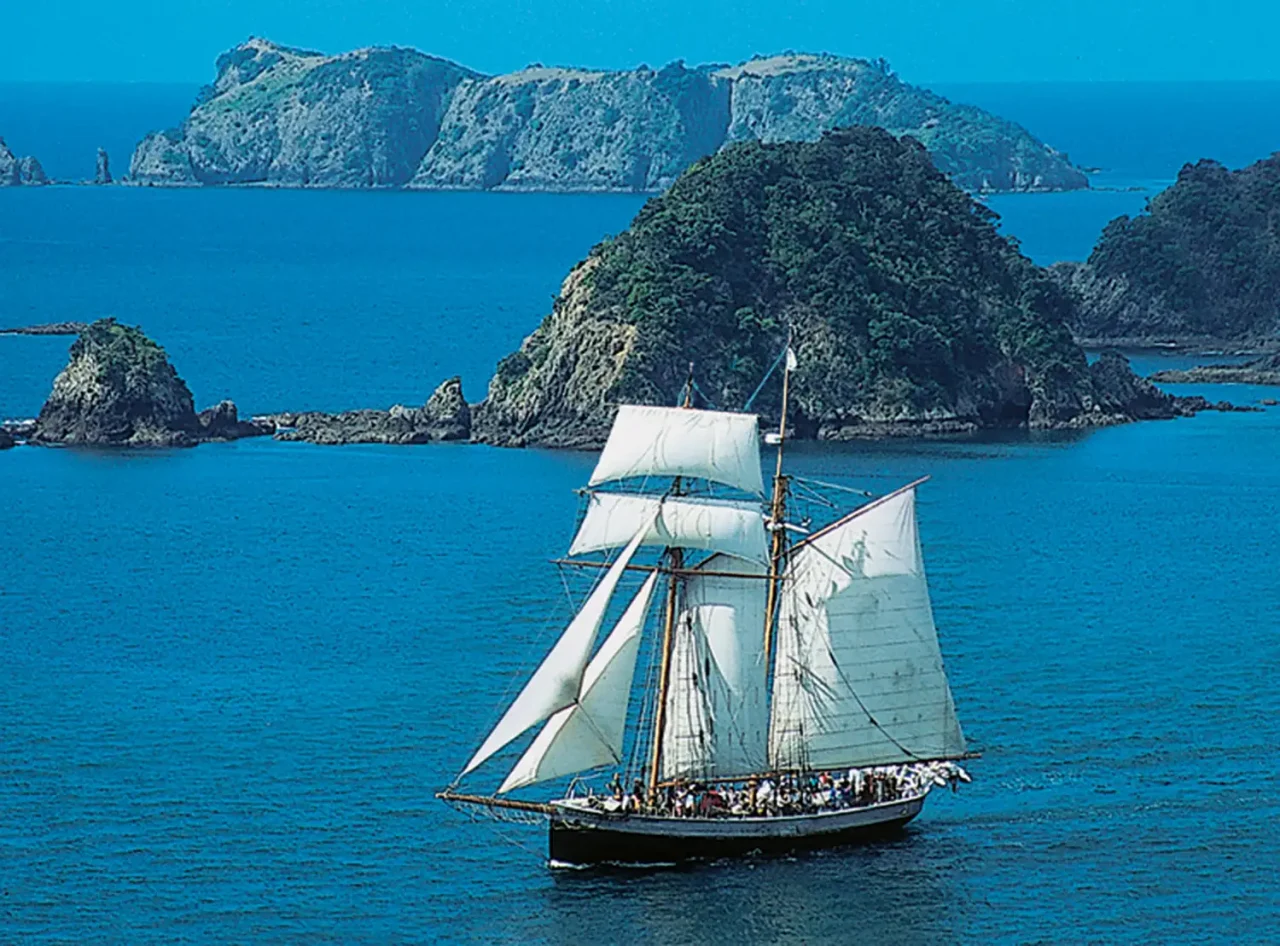 R Tucker Thompson 1 1280x946