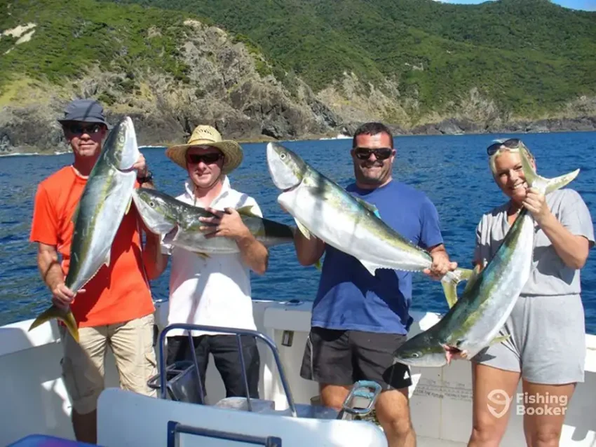 People with the Kingfish they have caught